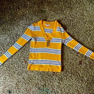 I’m selling a s/ch 3-5 long sleeve shirt not for me but maybe you!